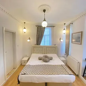  Apartment Shima House